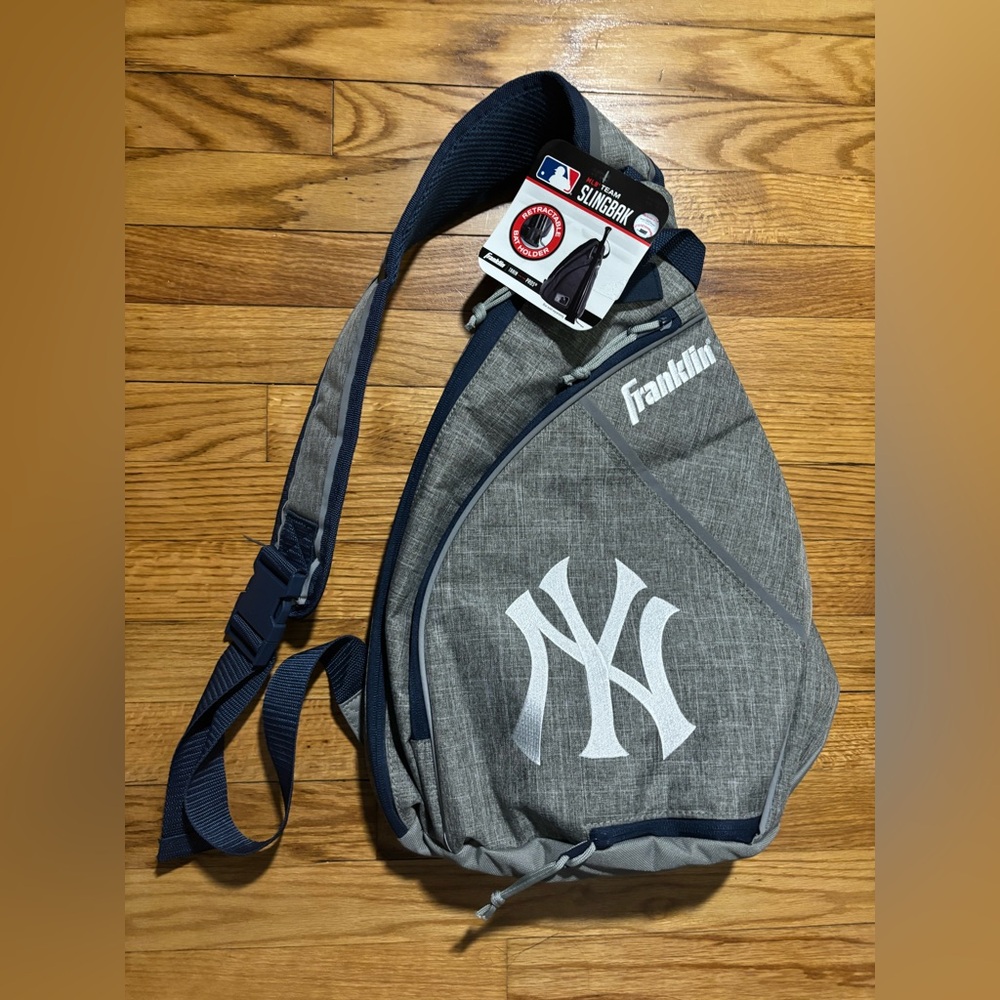 MLB TEAM New York Yankees Gray Sling Bag w Bat Holder NEW!